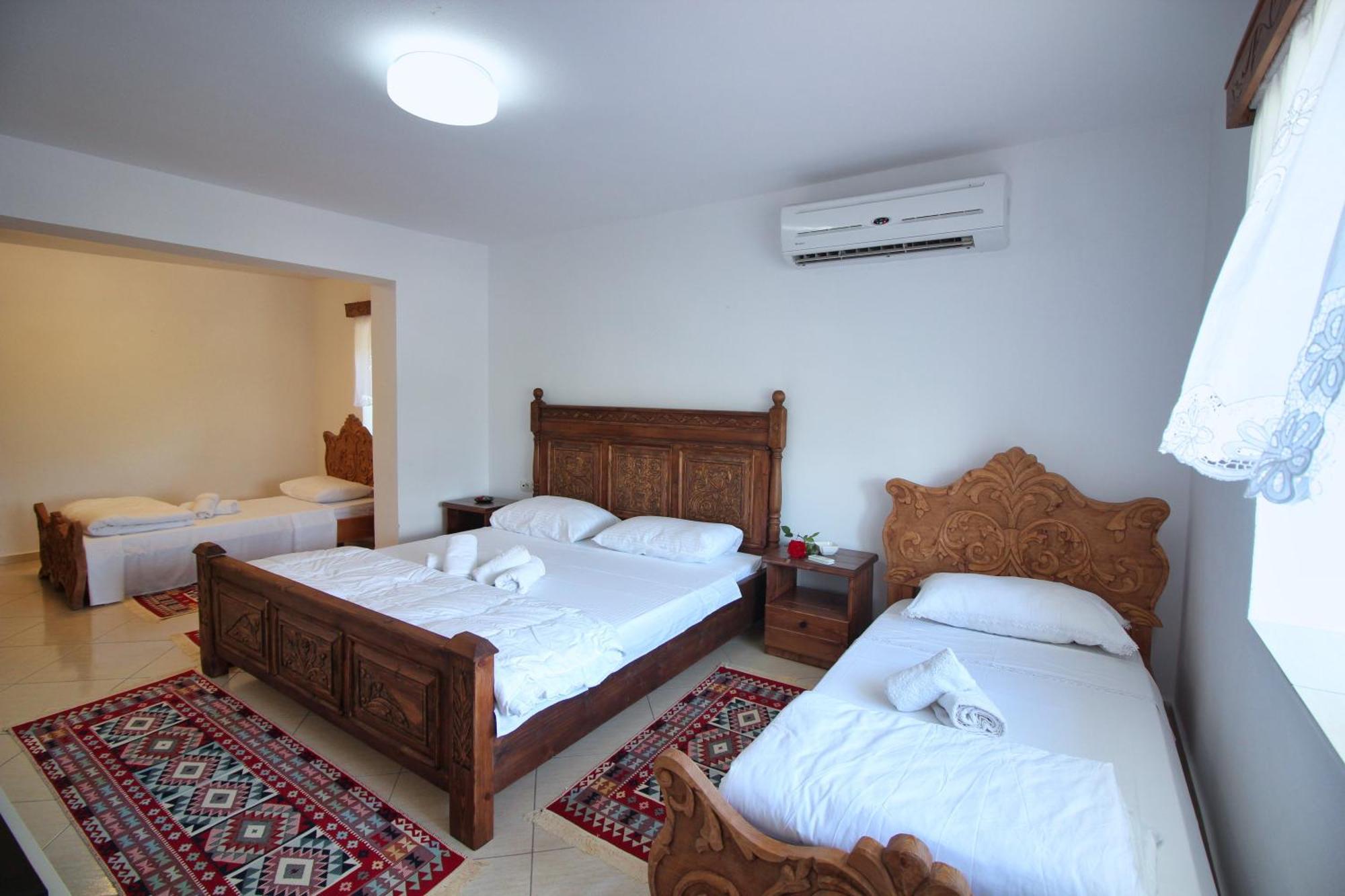 Gjirokastër Guri Guesthouse الغرفة الصورة